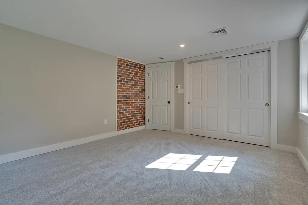 13 Governor Hill Road Eliot ME 03903