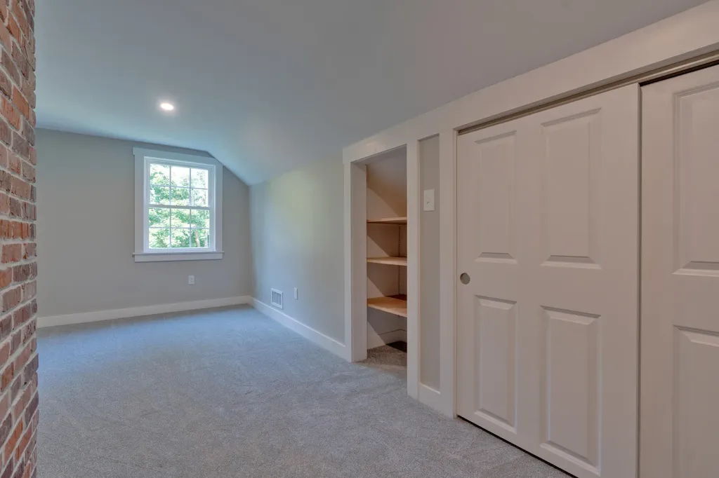 13 Governor Hill Road Eliot ME 03903