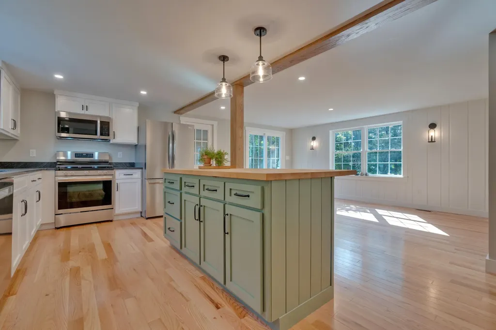 13 Governor Hill Road Eliot ME 03903
