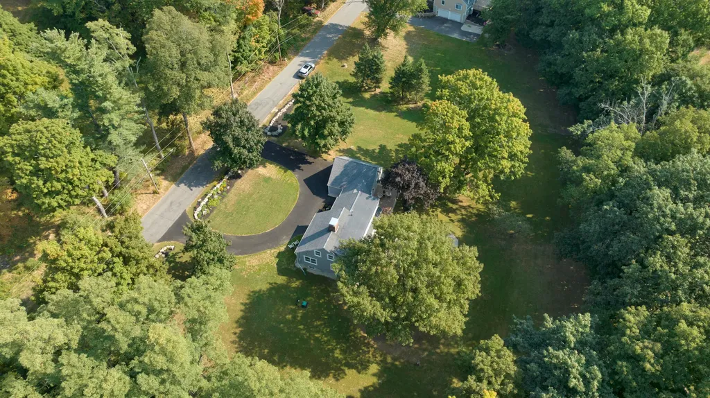 13 Governor Hill Road Eliot ME 03903