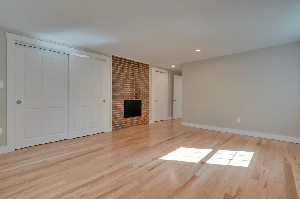 13 Governor Hill Road Eliot ME 03903