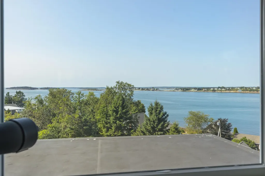 8 Enigma Lane Harpswell ME 04079