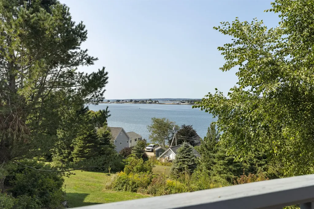 8 Enigma Lane Harpswell ME 04079