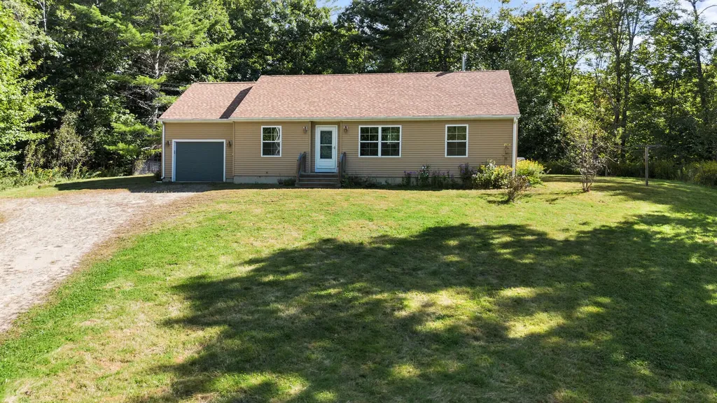 8 Purbeck Lane Richmond ME 04357