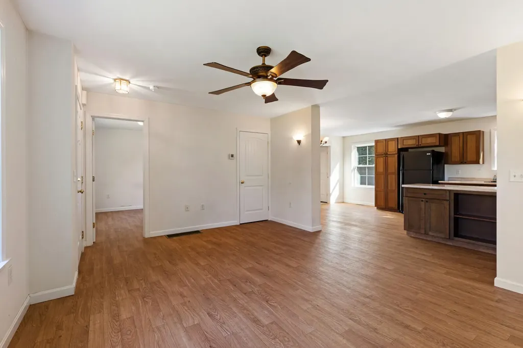 8 Purbeck Lane Richmond ME 04357