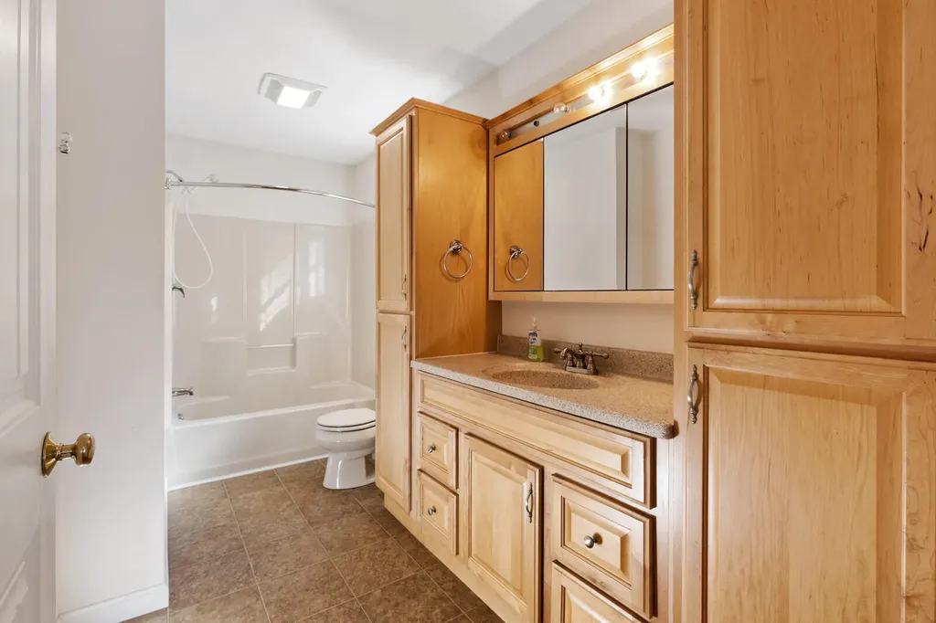 8 Purbeck Lane Richmond ME 04357