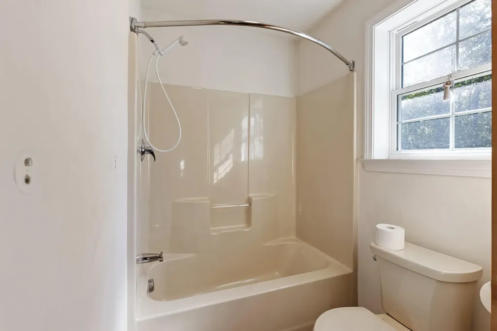 8 Purbeck Lane Richmond ME 04357