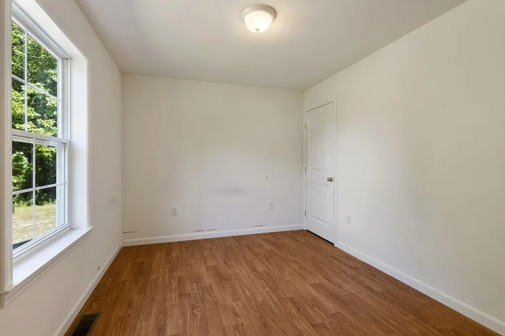 8 Purbeck Lane Richmond ME 04357