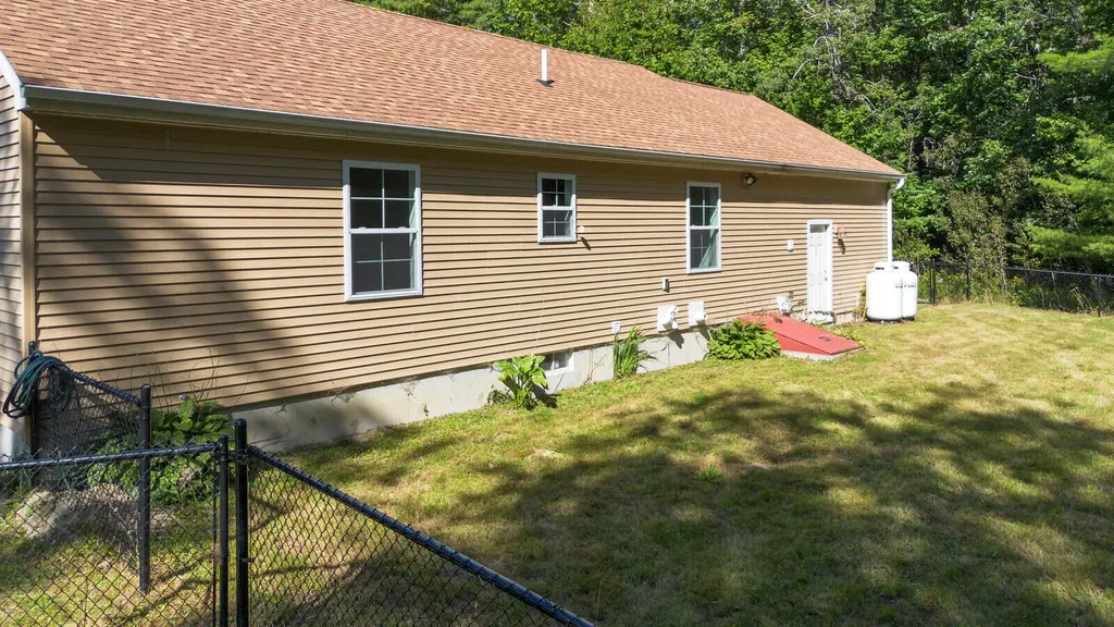 8 Purbeck Lane Richmond ME 04357