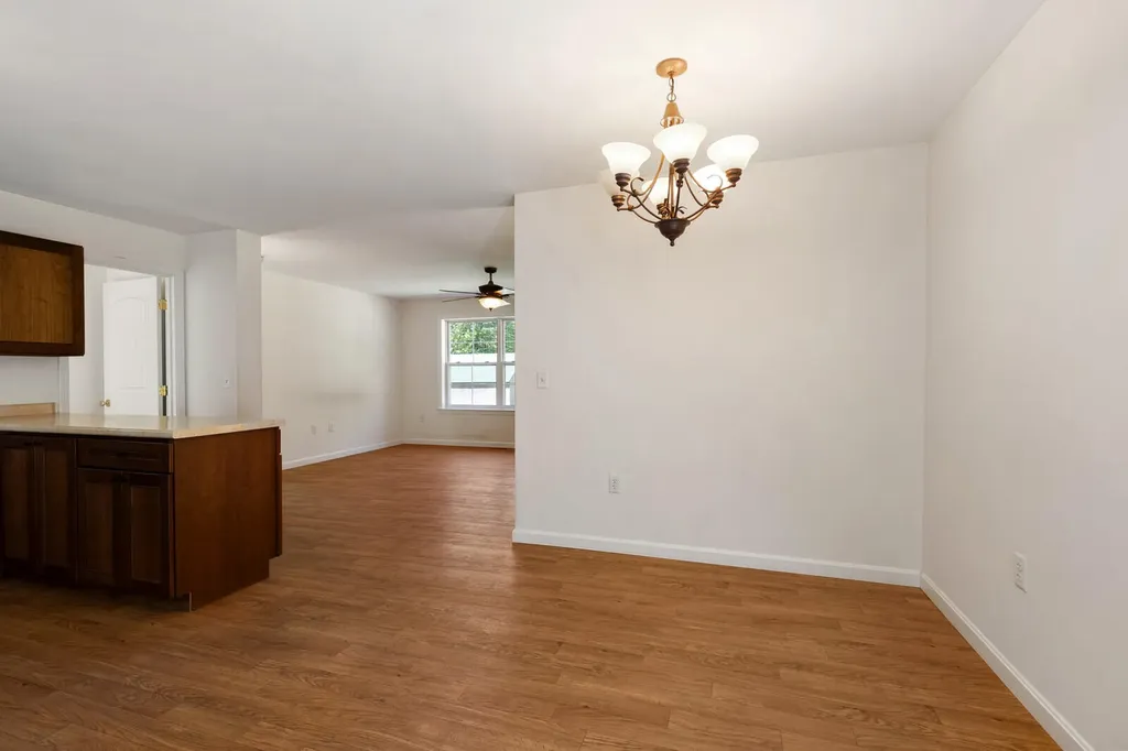 8 Purbeck Lane Richmond ME 04357