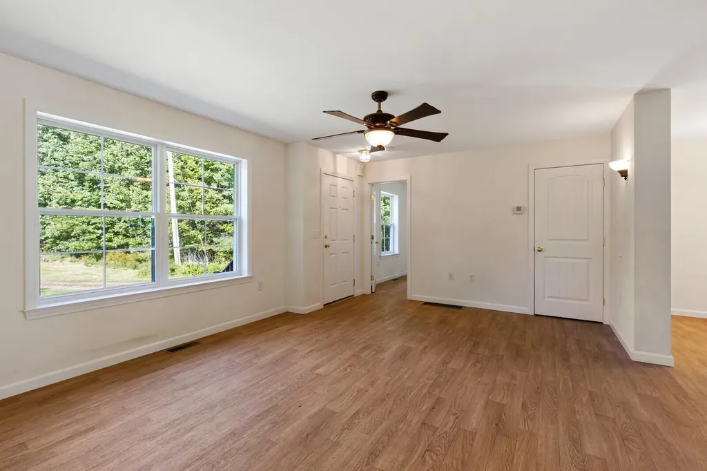 8 Purbeck Lane Richmond ME 04357
