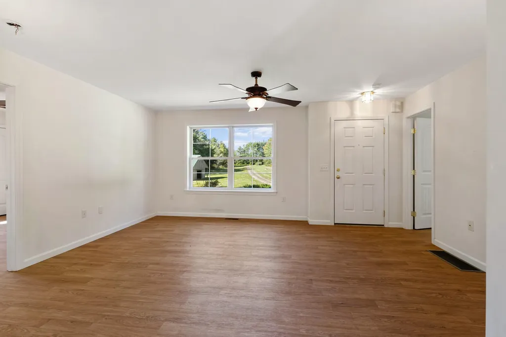 8 Purbeck Lane Richmond ME 04357