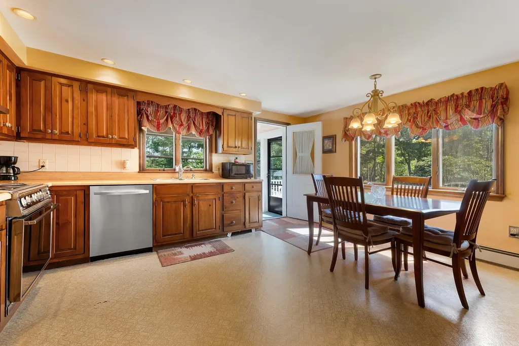 527 Willow Lane Wiscasset ME 04578