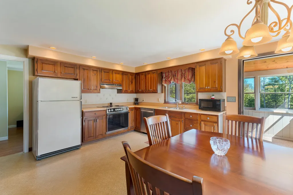 527 Willow Lane Wiscasset ME 04578