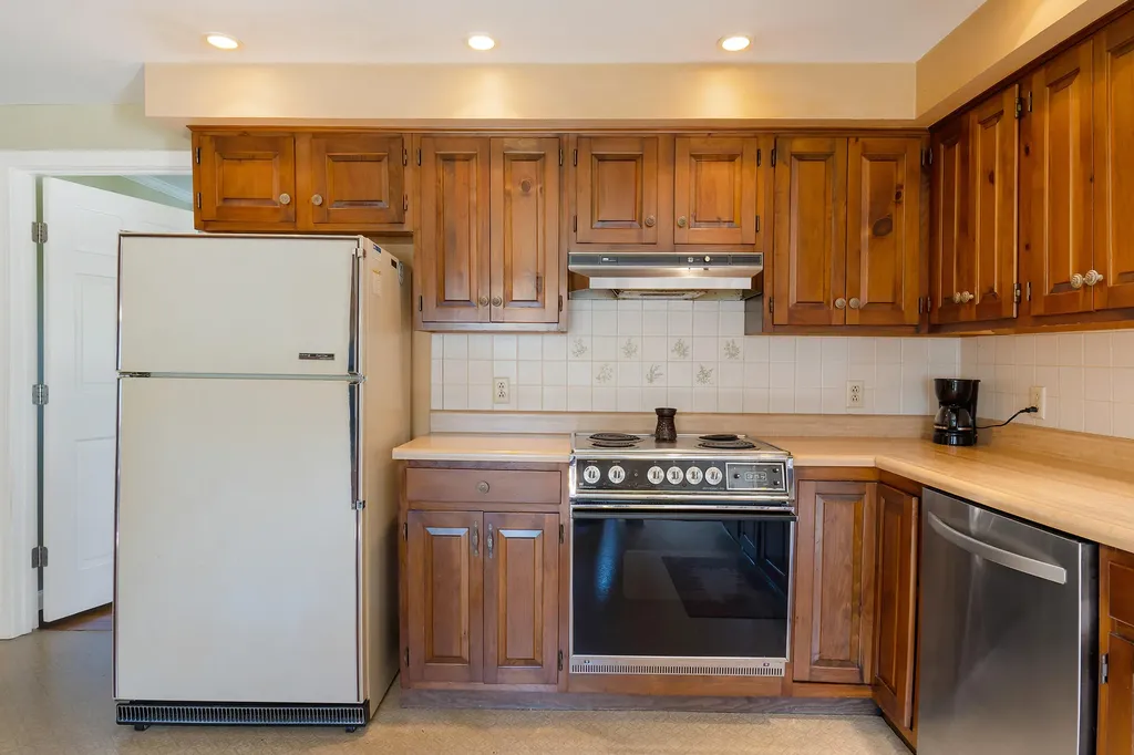 527 Willow Lane Wiscasset ME 04578