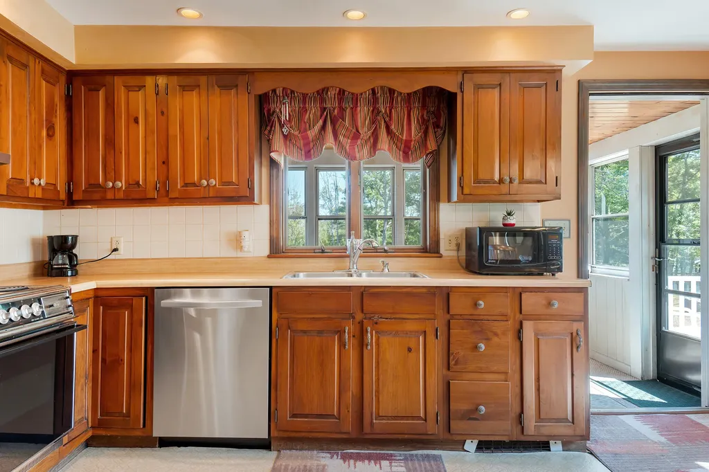 527 Willow Lane Wiscasset ME 04578