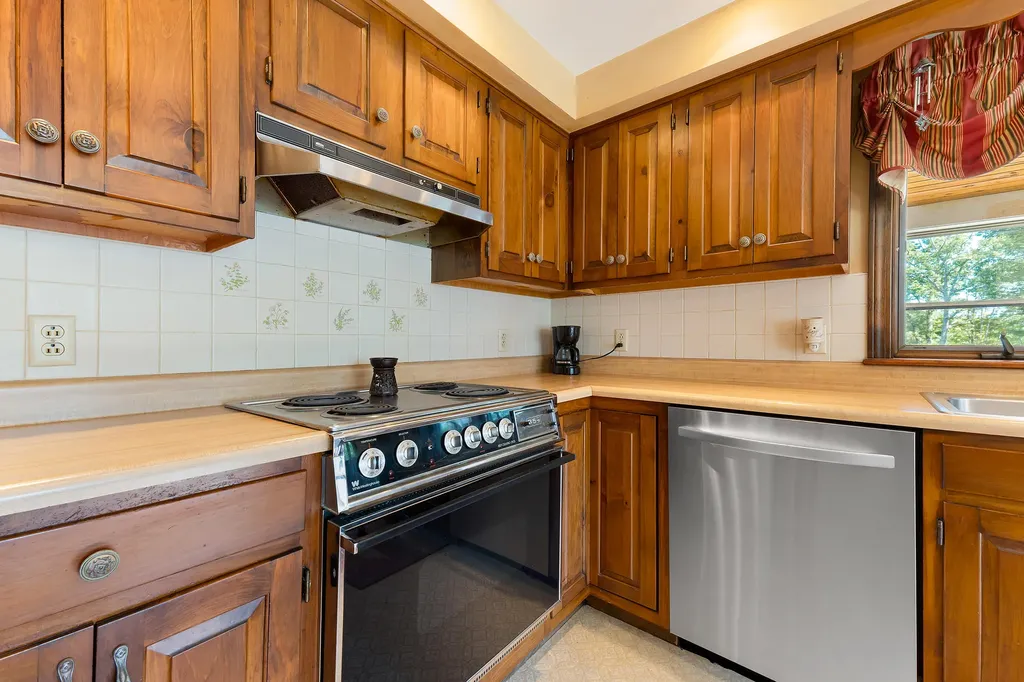 527 Willow Lane Wiscasset ME 04578