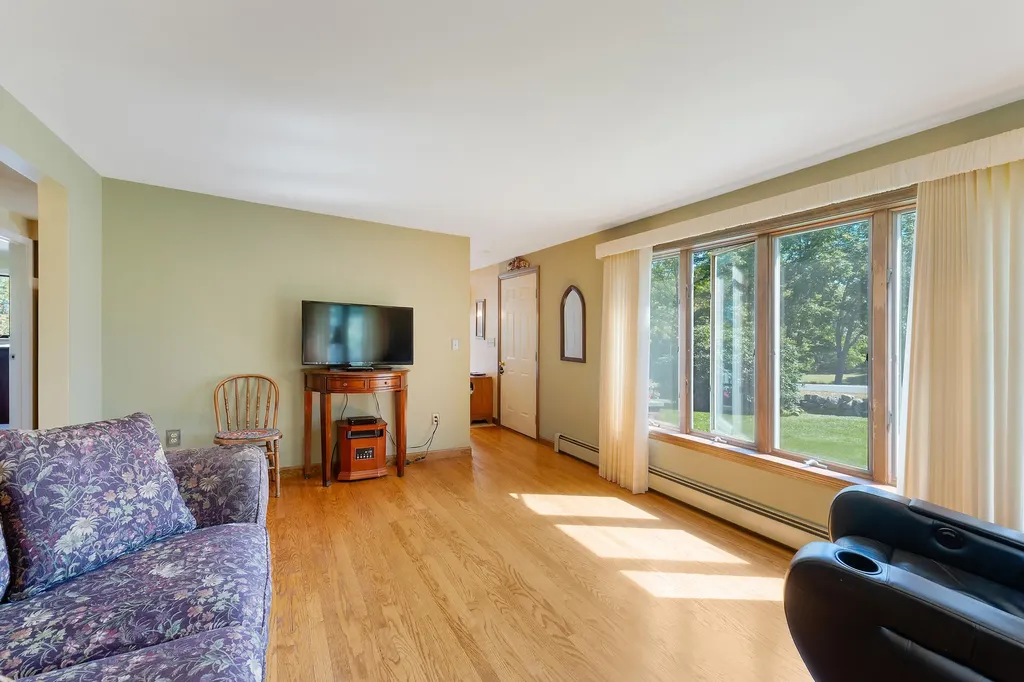 527 Willow Lane Wiscasset ME 04578