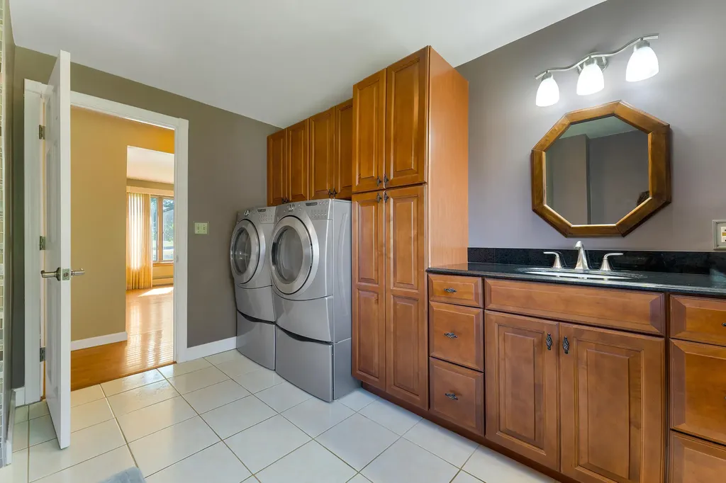 527 Willow Lane Wiscasset ME 04578