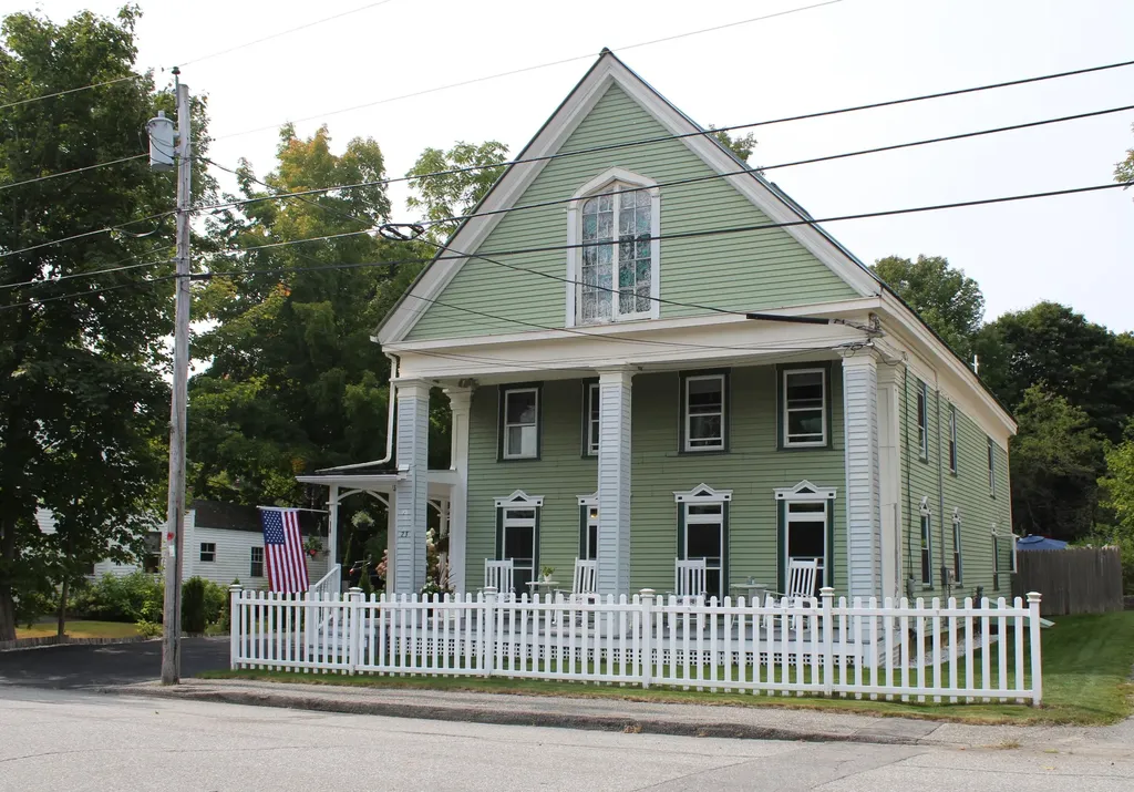 23 Lincoln Avenue Gardiner ME 04345