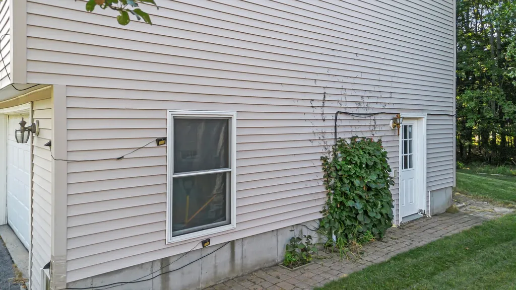 15 Hemlock Drive Topsham ME 04086
