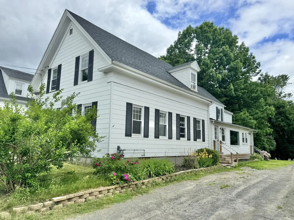 137 Spring Street Gardiner ME 04345