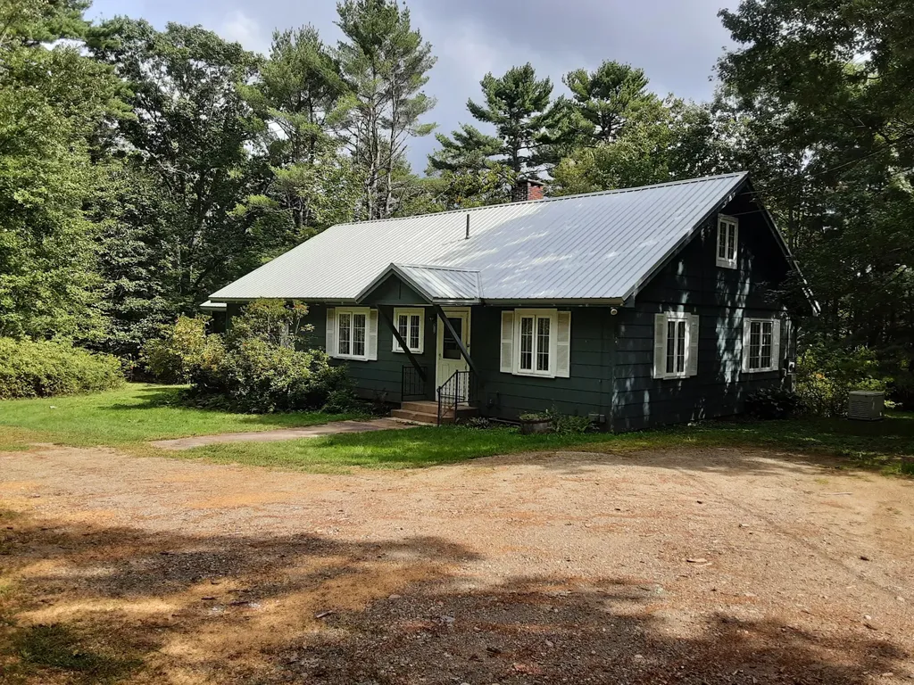 19 Cleaves Road Jefferson ME 04348