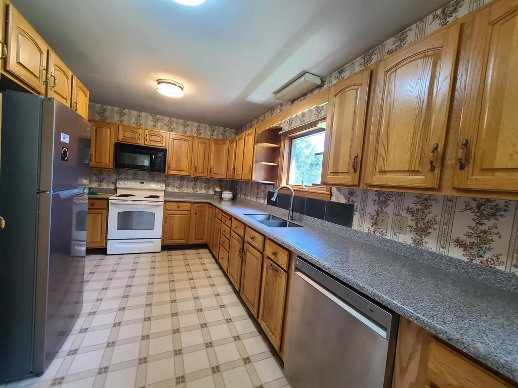 678 Back Ridge Road Penobscot ME 04476