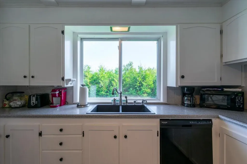 7 Everett Avenue Owls Head ME 04854