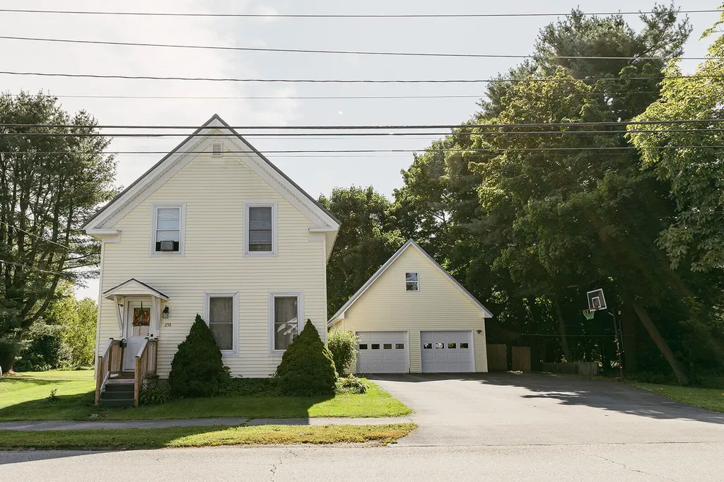 258 14th Street Bangor ME 04401