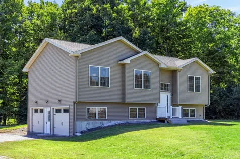 19 Grimmauld Place Sidney ME 04330