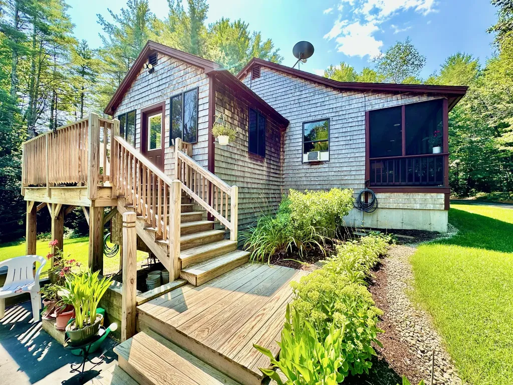 34 Main Road Chesterville ME 04938