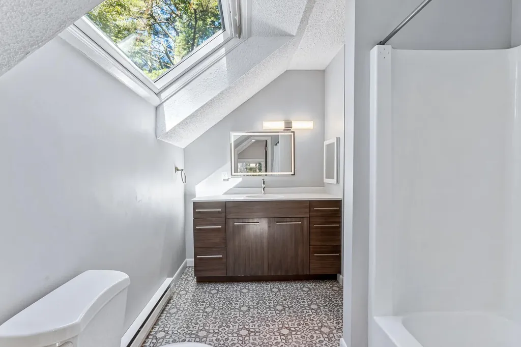 10 Seaport Drive Rockport ME 04856