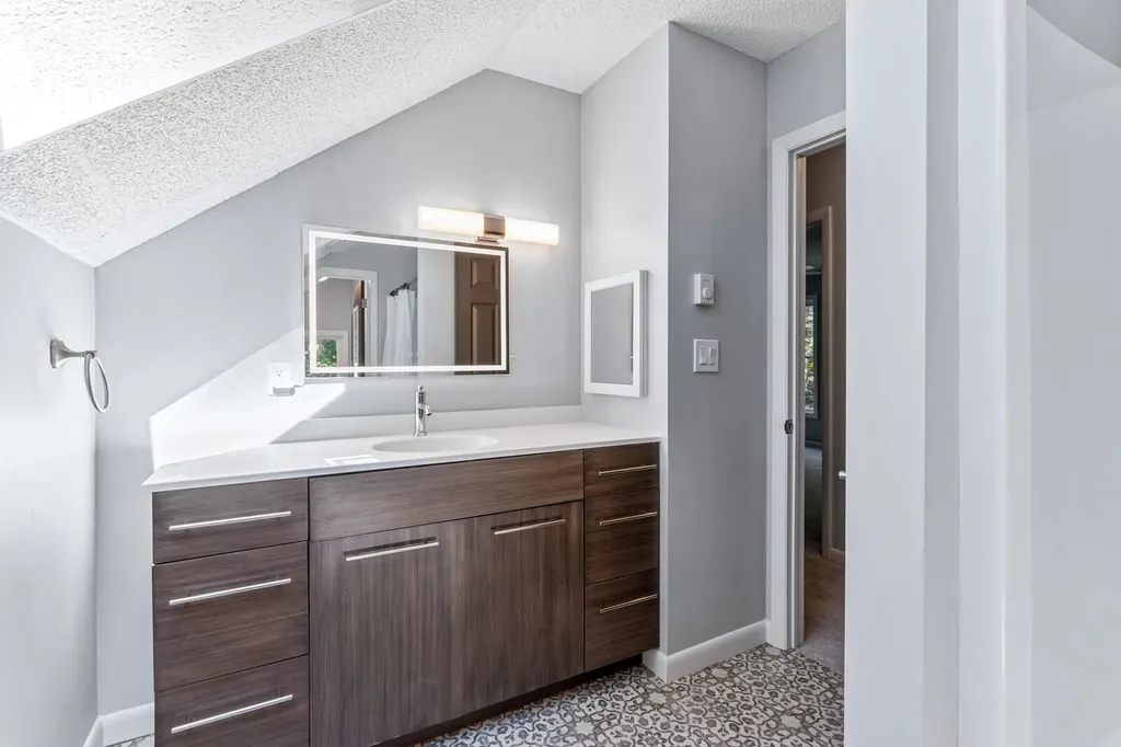 10 Seaport Drive Rockport ME 04856