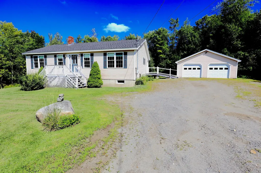 197 Bartlett Road Sidney ME 04330