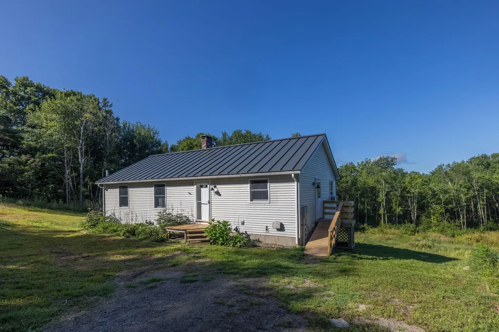 18 Ivy Lane Union ME 04862