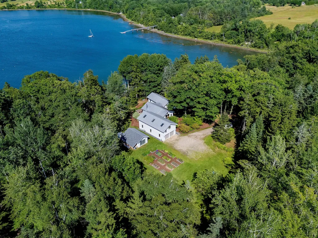 27 Cassatt Road Brooksville ME 04617