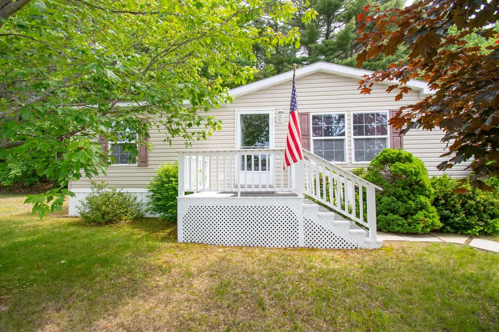 39 Town & Country Drive Lisbon ME 04250