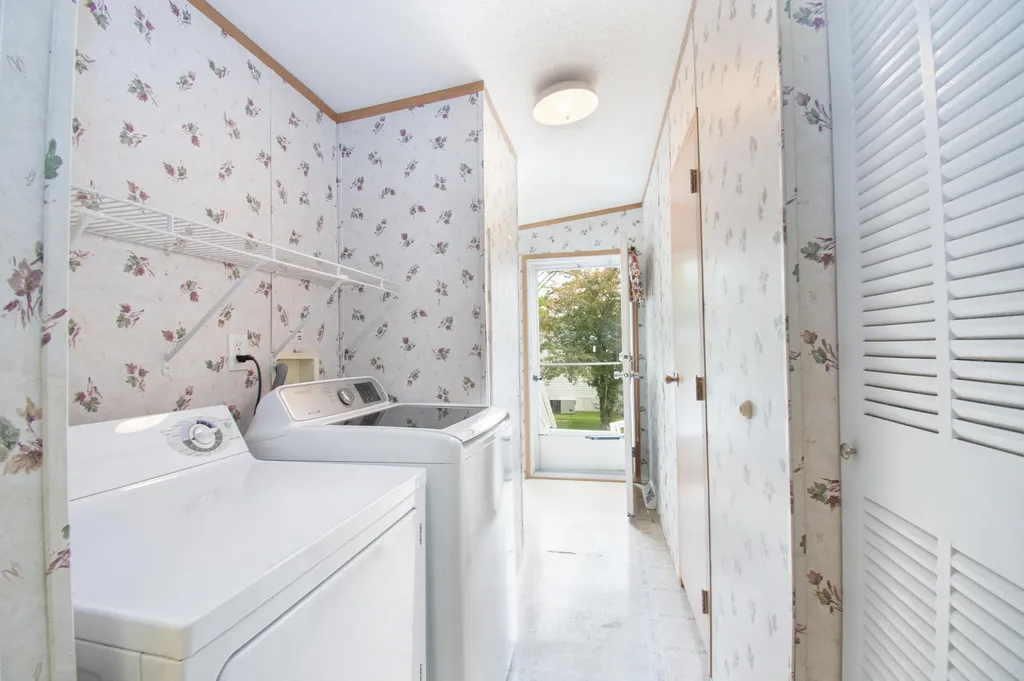 39 Town & Country Drive Lisbon ME 04250