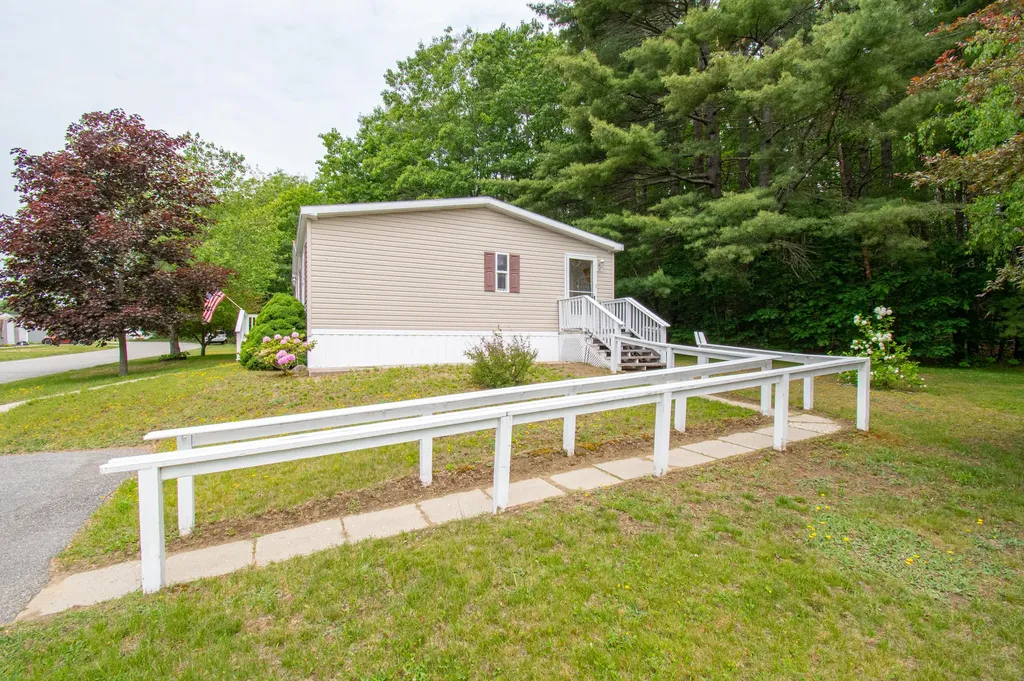 39 Town & Country Drive Lisbon ME 04250