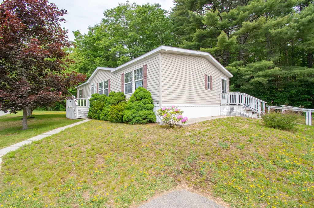 39 Town & Country Drive Lisbon ME 04250