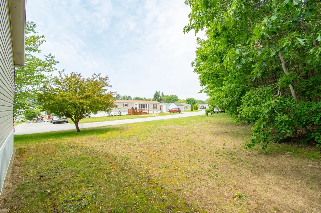 39 Town & Country Drive Lisbon ME 04250