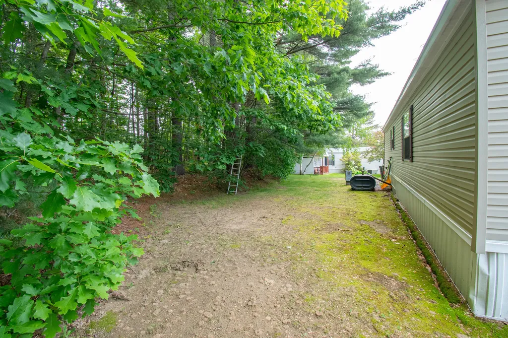 39 Town & Country Drive Lisbon ME 04250