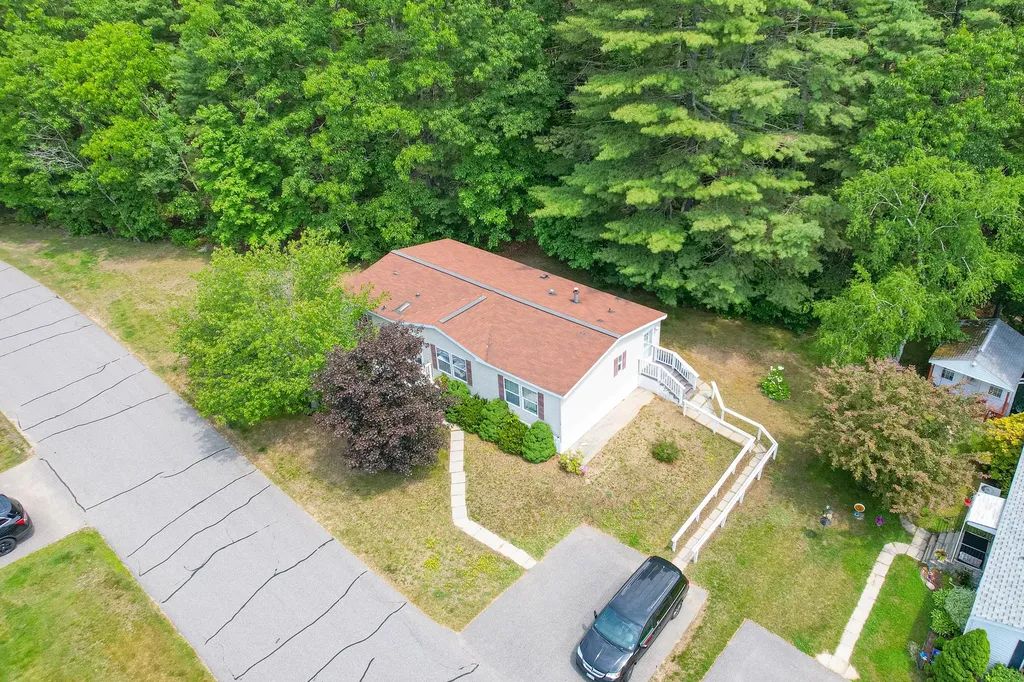 39 Town & Country Drive Lisbon ME 04250