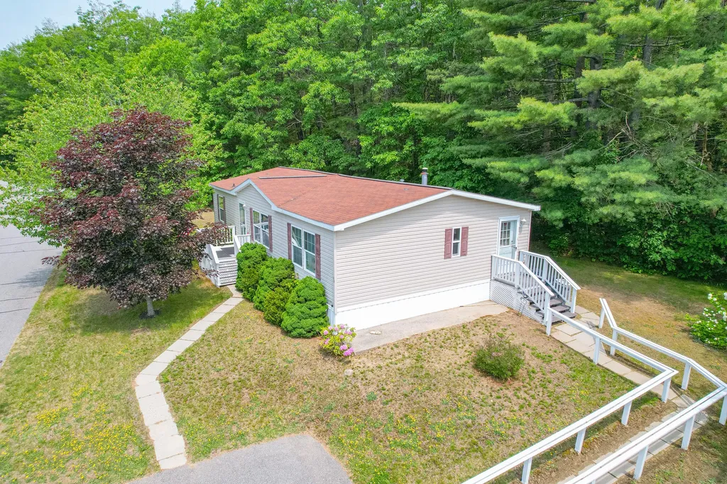 39 Town & Country Drive Lisbon ME 04250