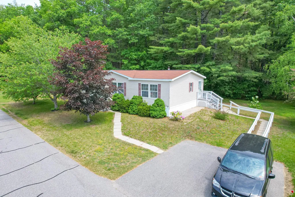 39 Town & Country Drive Lisbon ME 04250