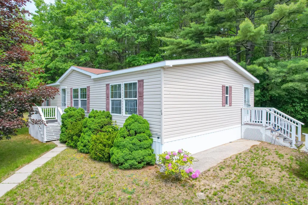 39 Town & Country Drive Lisbon ME 04250