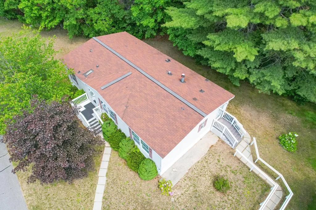 39 Town & Country Drive Lisbon ME 04250
