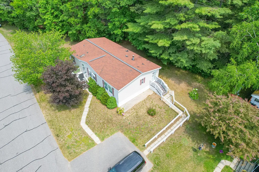 39 Town & Country Drive Lisbon ME 04250