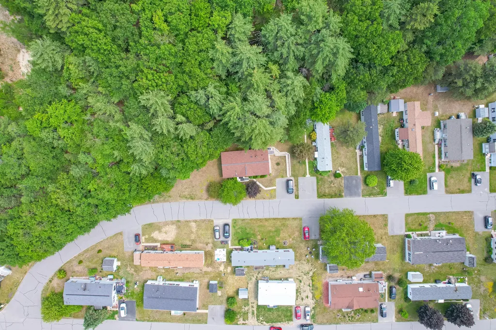 39 Town & Country Drive Lisbon ME 04250